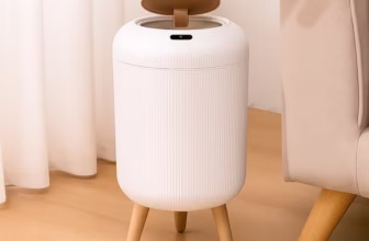 This Smart Trash Can Opens Itself