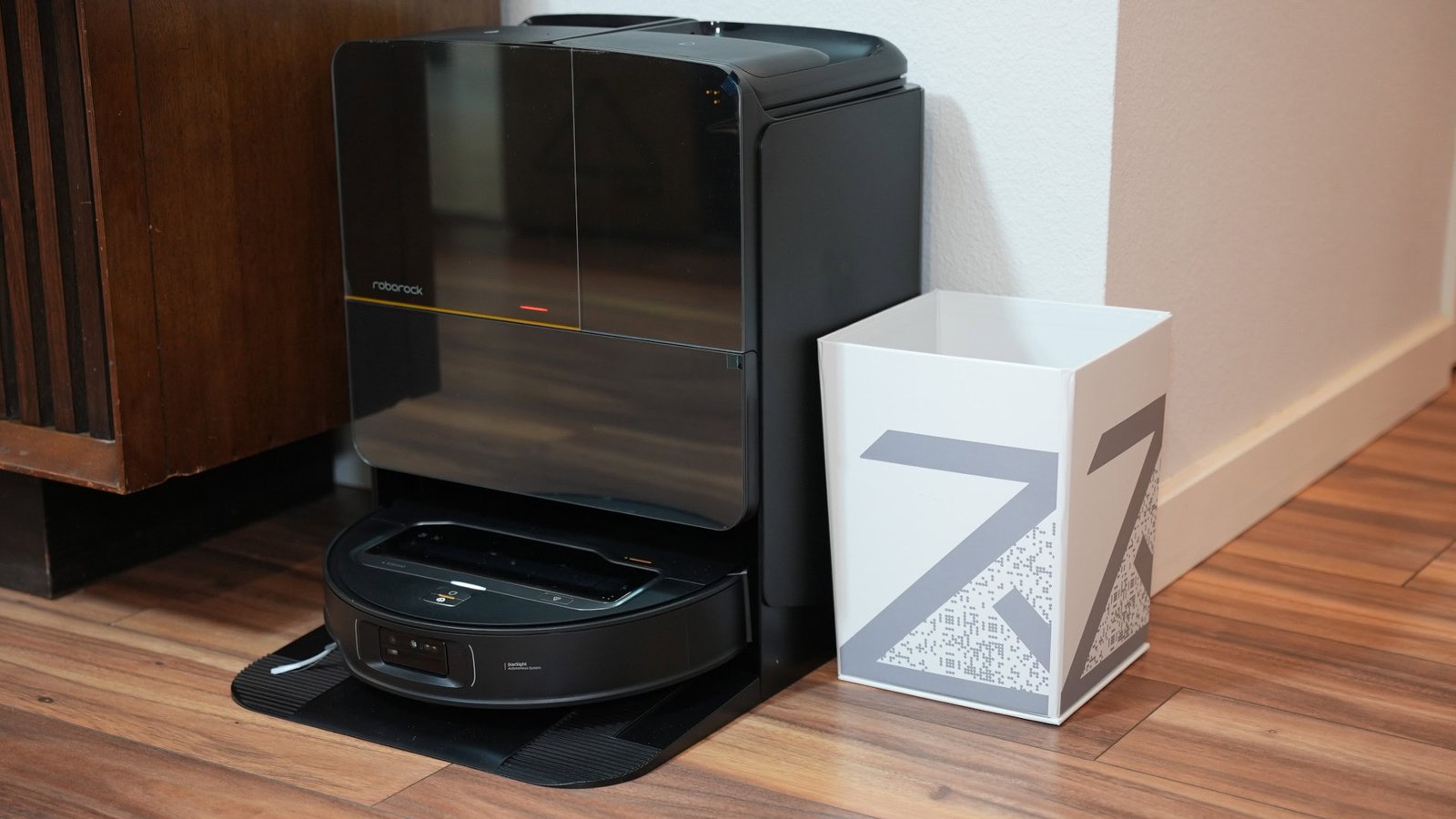 Roborock Saros Z70 with bin 2